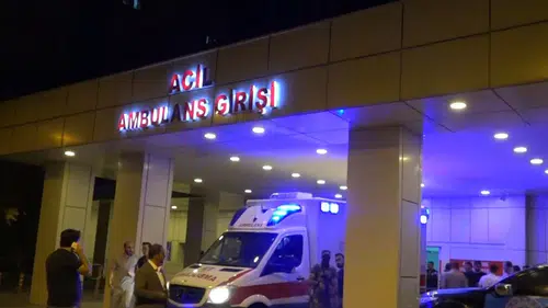 Erciş'te kontrolden çıkan otomobil takla attı