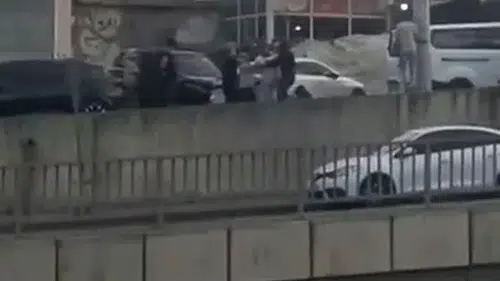 Diyarbakırda üç kişinin hayatını kaybettiği silahlı kavga anı görüntülendi