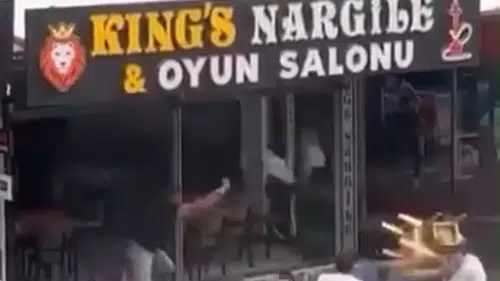 Elazığ'da oyun salonunda kavga çıktı