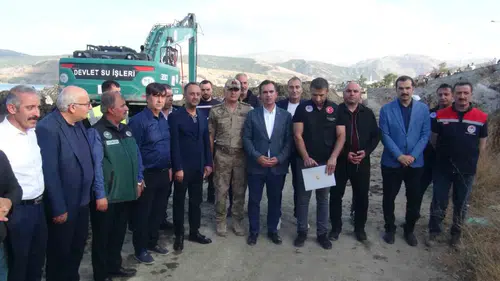 Van Gölü kıyılarında dip çamuru temizliği hızla devam ediyor