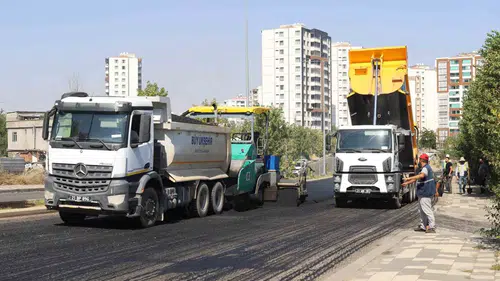 Diyarbakır'da iki ana cadde 10 bin 400 ton asfaltla yenilendi