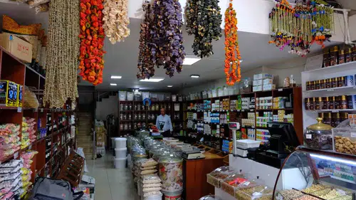 Vanlılar soğuk havalara karşı aktarlarda şifa arıyor