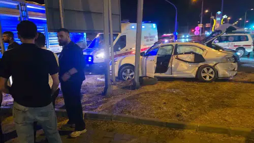 Bingöl merkezde tır ve otomobil çarpıştı: 5 kişi yaralandı