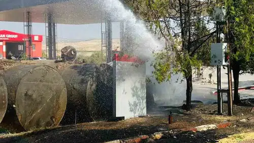 Kurtalan'da tadilat halindeki petrol istasyonunda korkutan yangın