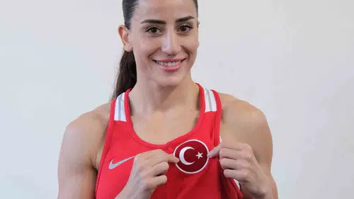Elazığlı milli boksör Gizem Özer Avrupa üçüncüsü oldu