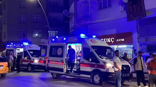 Elazığ merkezde üç aracın karıştığı zincirleme kaza iki kişiyi yaraladı