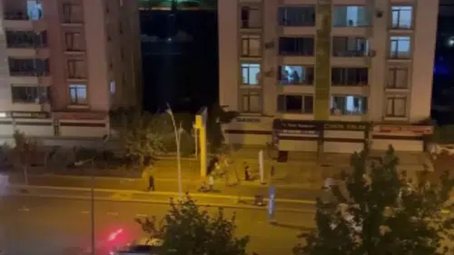 Diyarbakırda kutlama bahanesiyle evleri hedef alan havai fişek iki kardeşi yaraladı