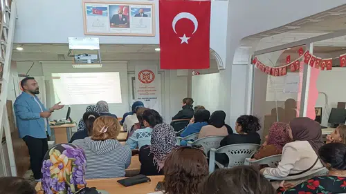 Hakkari'de ailelere okul ve eğitimde iş birliği eğitimi verildi