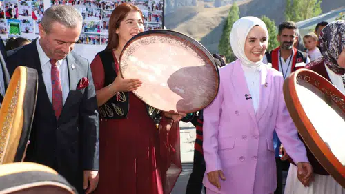 Bakan Göktaş Hakkari'de Aile Yılı Şenliği'ne katıldı