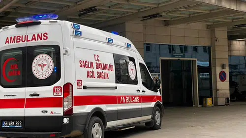 Siirt'te fıstık işçilerini taşıyan tarım aracı devrildi