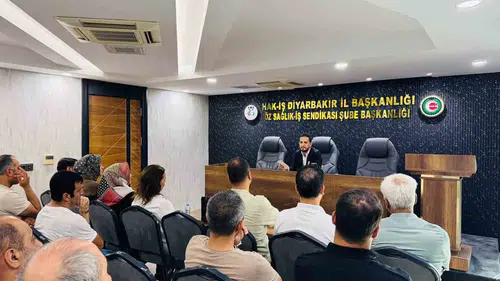 Mehmet Aküzüm Diyarbakır teşkilatıyla bir araya gelerek yeni hedefleri belirledi