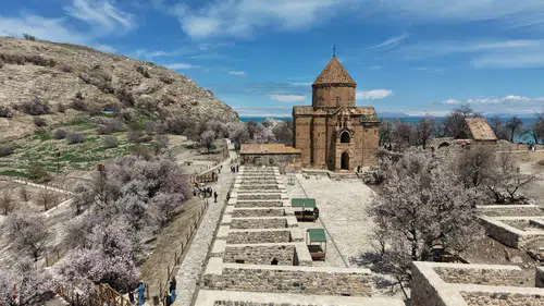 Van Akdamar Kilisesi 14'üncü kez ibadete kapılarını açtı