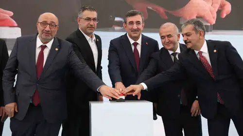 Cevdet Yılmaz Türkiye sağlık sistemindeki büyük dönüşümü Elazığ'da anlattı