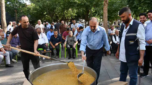 Siverek halkı unutulmaya yüz tutan bulgur kaynatma geleneğini yeniden canlandırdı