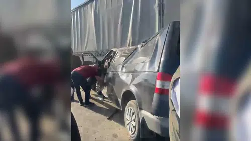 Şanlıurfa'da minibüs TIR'a çarptı: 2 kişi yaşamını yitirdi