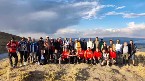 70 doğasever Nemrut Kalderası için 40 kilometre yürüdü
