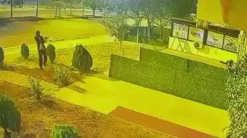 Diyarbakır'da iş yerine düzenlenen silahlı saldırı güvenlik kamerasına yansıdı