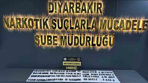 Diyarbakırda midesinde uyuşturucu taşıyan iki kişi cezaevine gönderildi