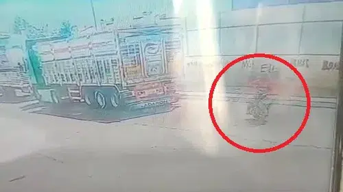 Diyarbakır'da park halindeki TIR'a çarpan motokurye ağır yaralandı