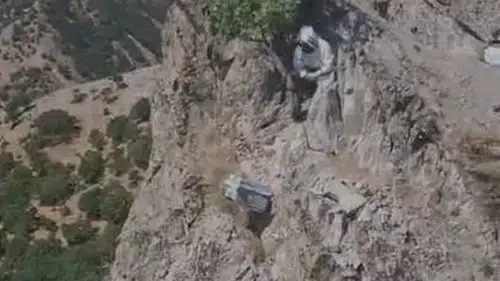 Elazığlı arıcıların kayalıklardaki zorlu bal hasadı mesaisi