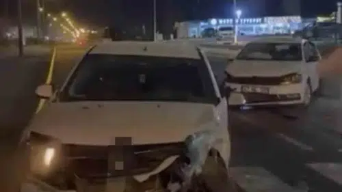 Nusaybin'de iki otomobil kavşakta çarpıştı