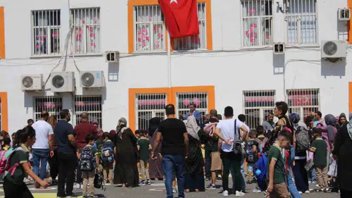Diyarbakırda okullarda ilk ders zili heyecanı yaşandı