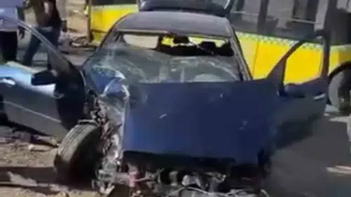 Siirt'te belediye otobüsü ve otomobil çarpıştı