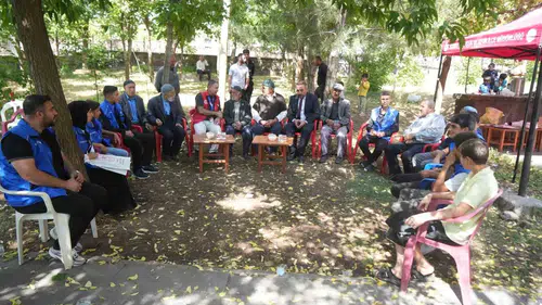 Muşlu gençler Kıbrıs gazilerini evlerinde ziyaret ederek anılarını dinledi