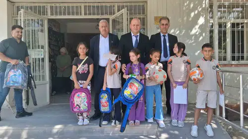 Çermik ilçesinde 300 öğrenciye okul çantası ve futbol topu desteği