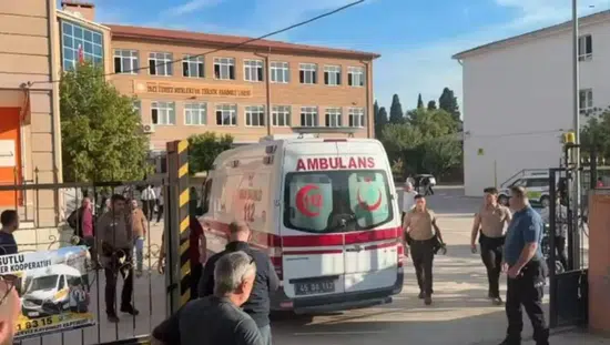 Manisa’da lise önünde silahlı saldırı: Öğrenciler yaralandı, şüpheli kaçtı