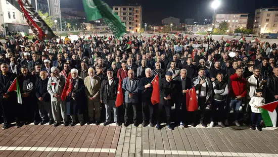 Muş halkı Gazze saldırılarını protesto etmek için meydanlara indi