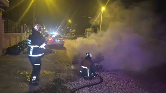 Kızıltepe'de park halindeki otomobil alevlere teslim oldu