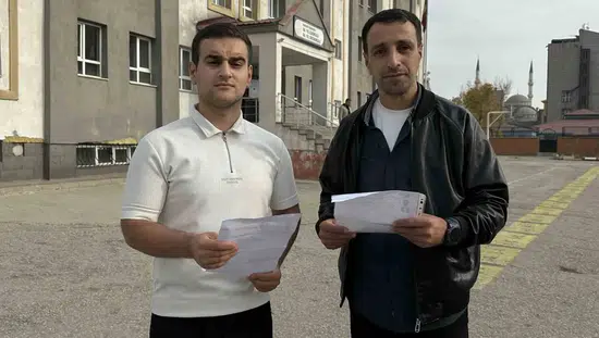 Hakkari'de baba ve oğul aynı okulda KPSS heyecanı yaşadı