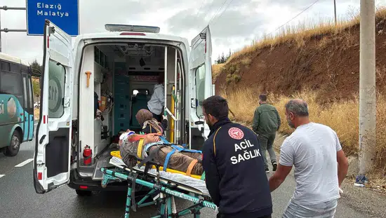 Elazığ'da kamyonun çarptığı yaya yaralandı sürücü kaçtı