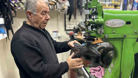 Van'da kış hazırlığı ayakkabı tamircilerinin yüzünü güldürdü