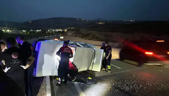 Siirt'te kontrolden çıkan otomobil devrildi: 2 yaralı