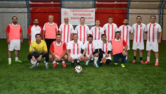 Tatvan'da kurumlar arası futbol turnuvası şehitler anısına başladı