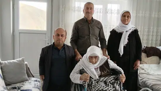 Yüksekova'da Hatun Teyze'nin yüzünü güldüren anlamlı hediye
