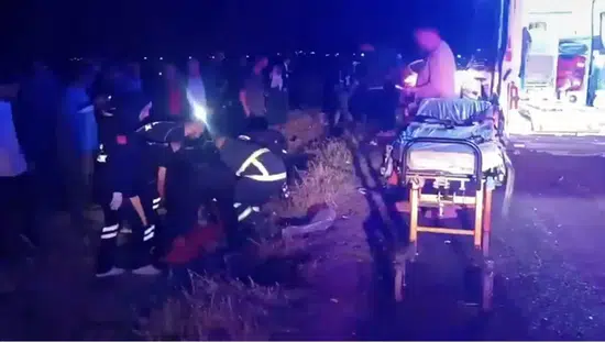 Mardin Kızıltepe yolunda motosiklet kazası iki kişiyi hastanelik etti