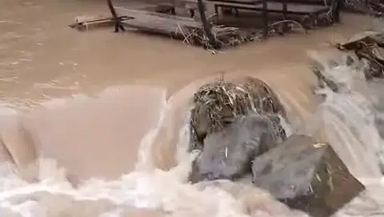 Palu'da sağanak yağış Teke Deresi'ni taşırdı