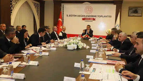 Bakan Tekin Hakkari'de eğitim yatırımlarını ve başarı grafiğini değerlendirdi