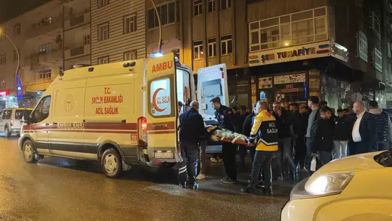 Muş merkezde otomobil ve motosiklet kazası sonucu iki kişi yaralandı