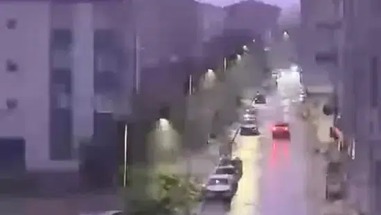 Elazığ semalarında şimşekler geceyi gündüze çevirdi