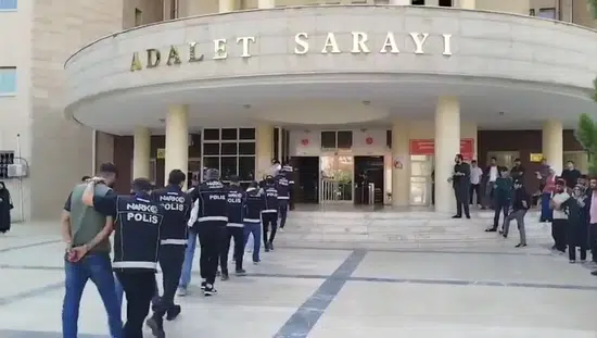 Şanlıurfa ve Birecik'te uyuşturucu operasyonu sonucu 13 kişi tutuklandı