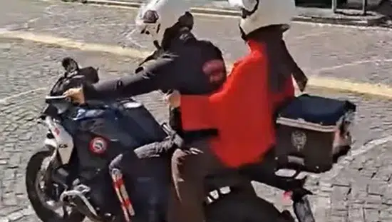 Bingöl'de polis ekipleri KPSS adaylarını sınava yetiştirdi