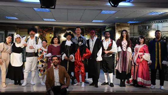 Sahneledikleri oyunun geliriyle ilkokulu baştan sona yenilediler
