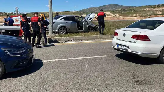 Siirt çevre yolunda iki otomobil çarpıştı 6 kişi hastaneye kaldırıldı