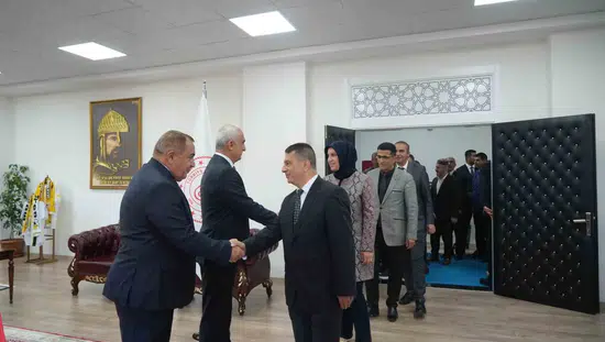 Muş’ta bayram mesaisi 2 bin personelle yürüyor