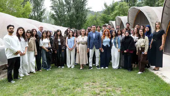 Tunceli'de sınav mesaisi yapan öğrenciler bayramı valilikle karşıladı