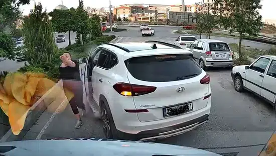 Elazığ’da trafikte dehşet anları kameraya yansıdı